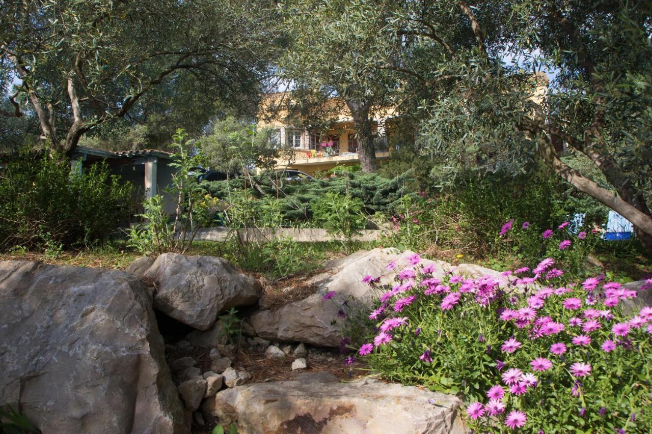 Aramon Chambre D'Hote "Avignon" מראה חיצוני תמונה